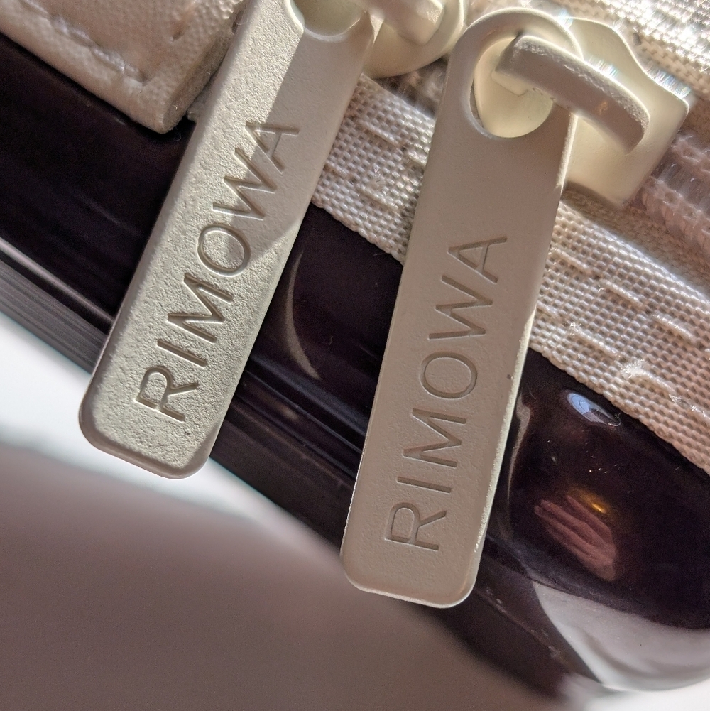 Rimowa Mini Hard Shell Case in Metallic Burgundy - Picture 6 of 7